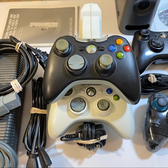 (MEGA BUNDLE) Xbox 360 Console (48) Games & Accessories!! - Picture 15 of 17